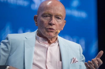 According to Mark Mobius, the price of bitcoin could drop by 40% to $10,000 in 2023