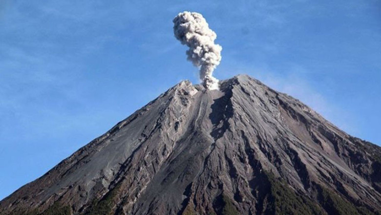 The eruption of Mount Semeru is up to 12KM away, and is still ongoing